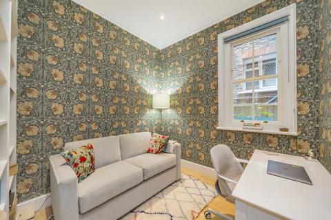 2 bedroom flat for sale, Greencroft Gardens, London NW6