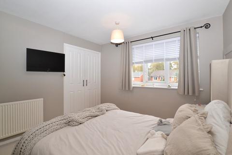 2 bedroom terraced house for sale, Wentworth Drive, Sunningdale Estate