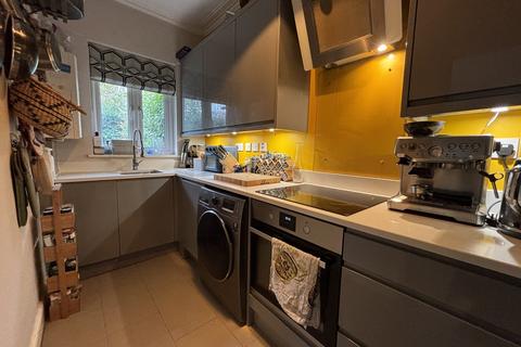 2 bedroom ground floor flat for sale, Blenheim Crescent, South Croydon