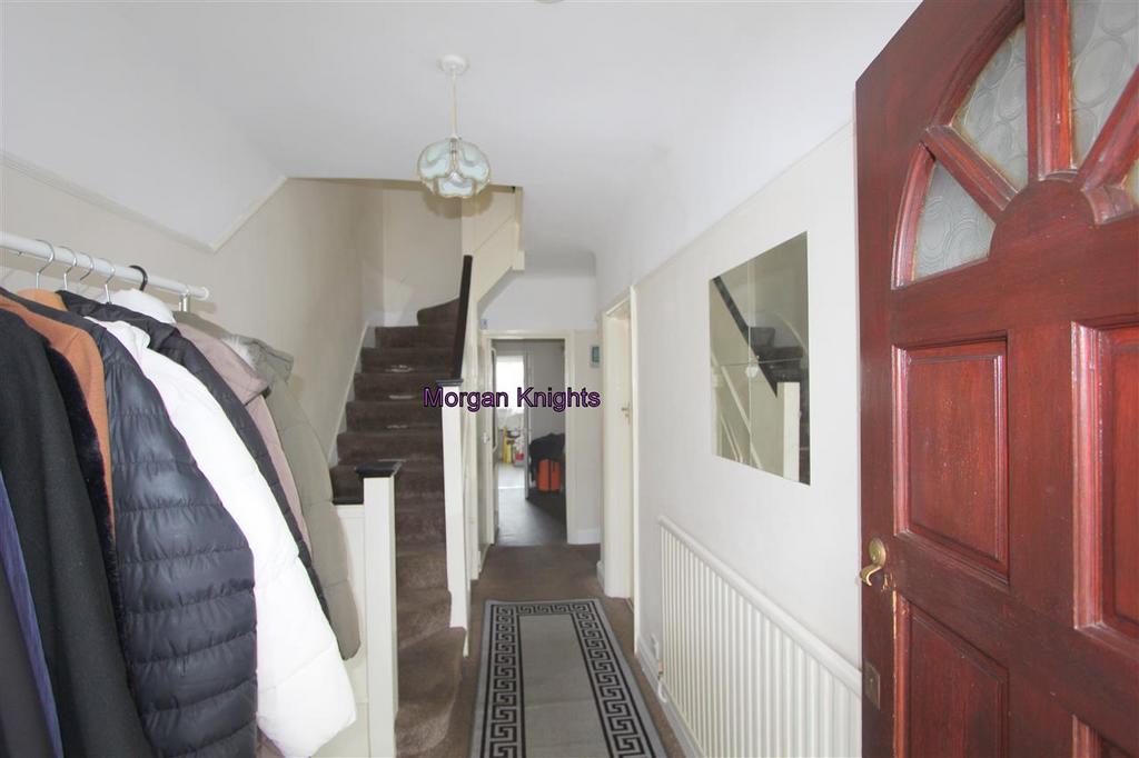 Entrance/Hallway: