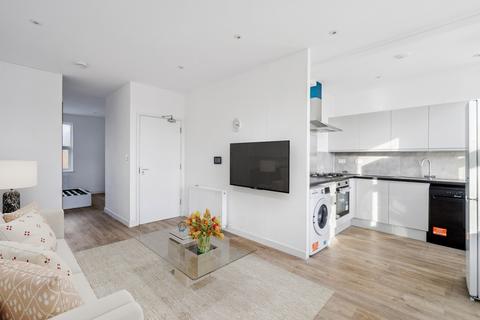 Studio to rent, Deansbrook Road, Edgware, HA8