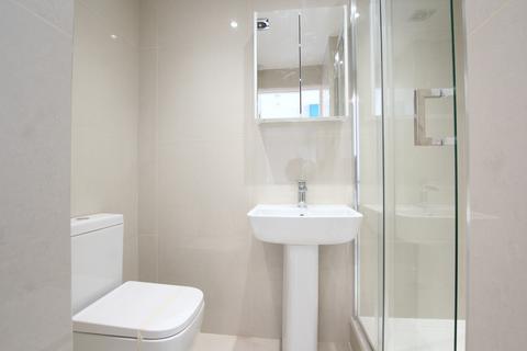 Studio to rent, Putney Hill, London SW15