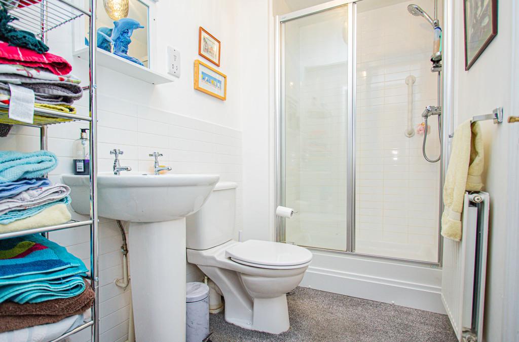 En Suite Shower (Bed 2)