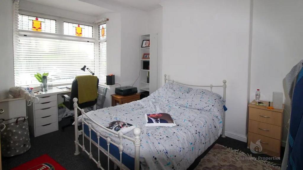 4 bed terraced house to rent Waterloo Place, Bryn