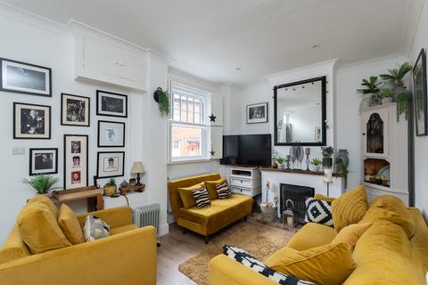 2 bedroom end of terrace house for sale, Church Street, Dorking