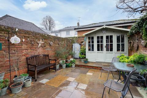 2 bedroom end of terrace house for sale, Church Street, Dorking