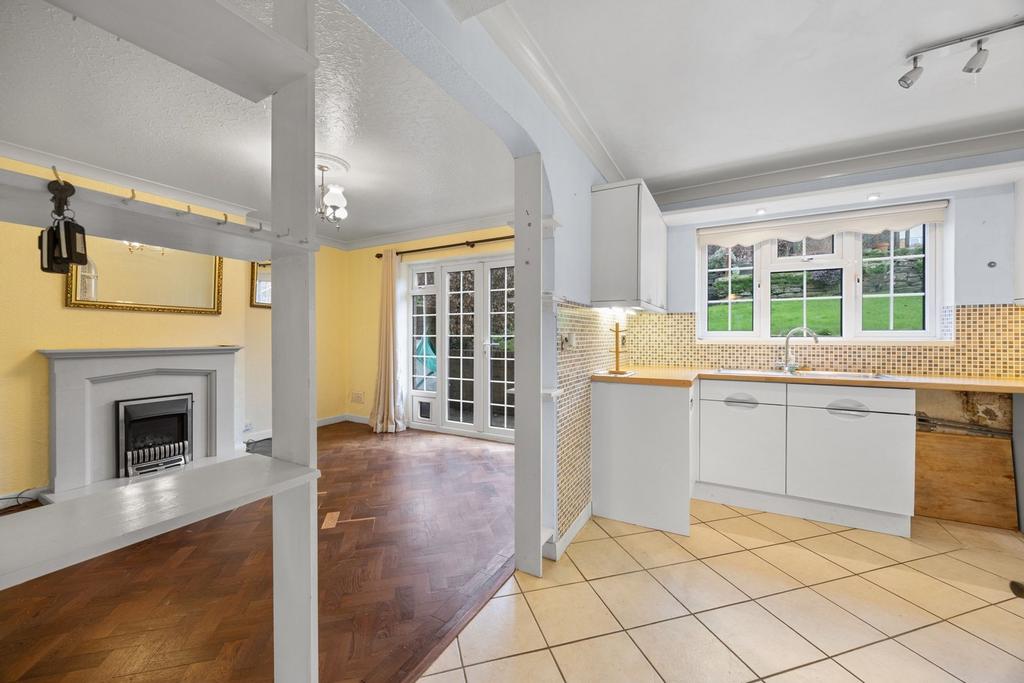 DINING ROOM (parquet floor)