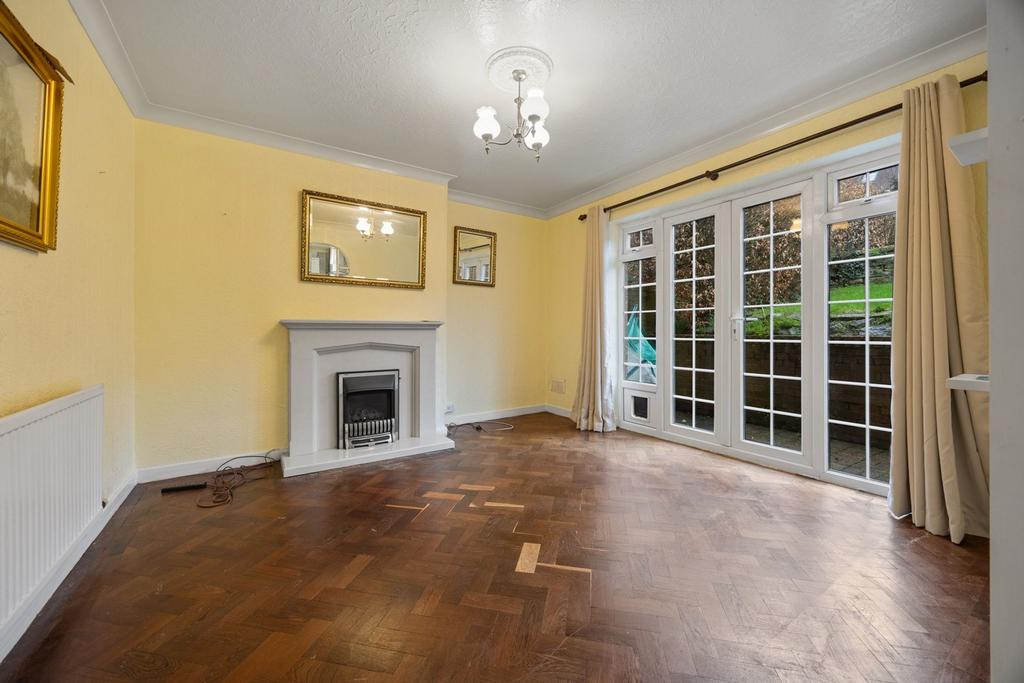 DINING ROOM (parquet floor)