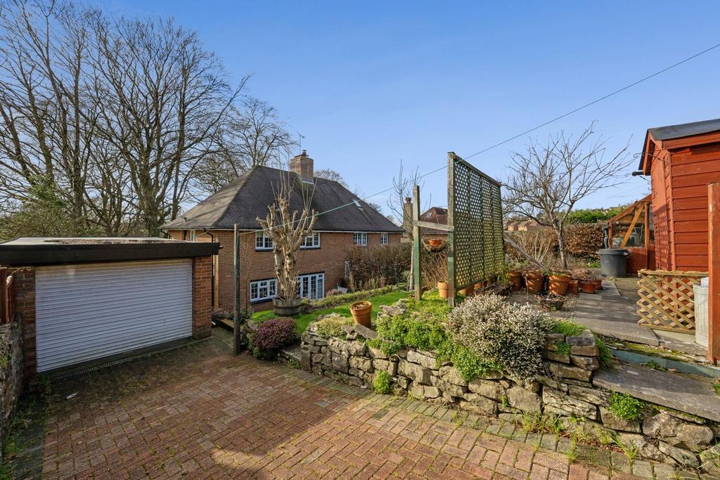 Detached garage