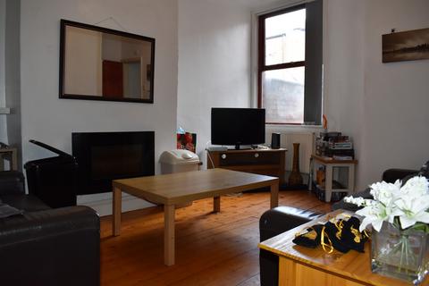 3 bedroom terraced house to rent, Newlyn Street, Rusholme, Manchester