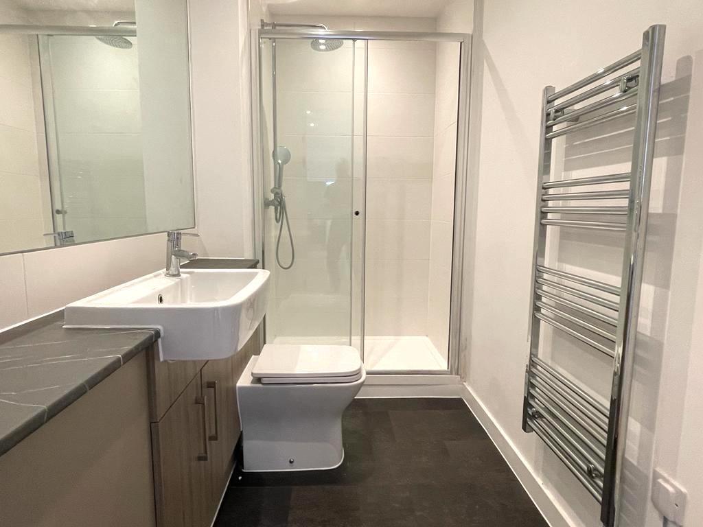 Bathroom Pic2.jpg