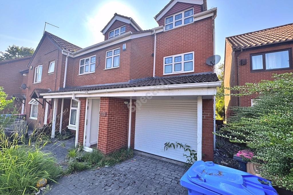 A spacious 3-storey family home- Salford Crescent