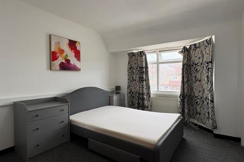 1 bedroom apartment to rent, Berkeley Avenue, Hounslow