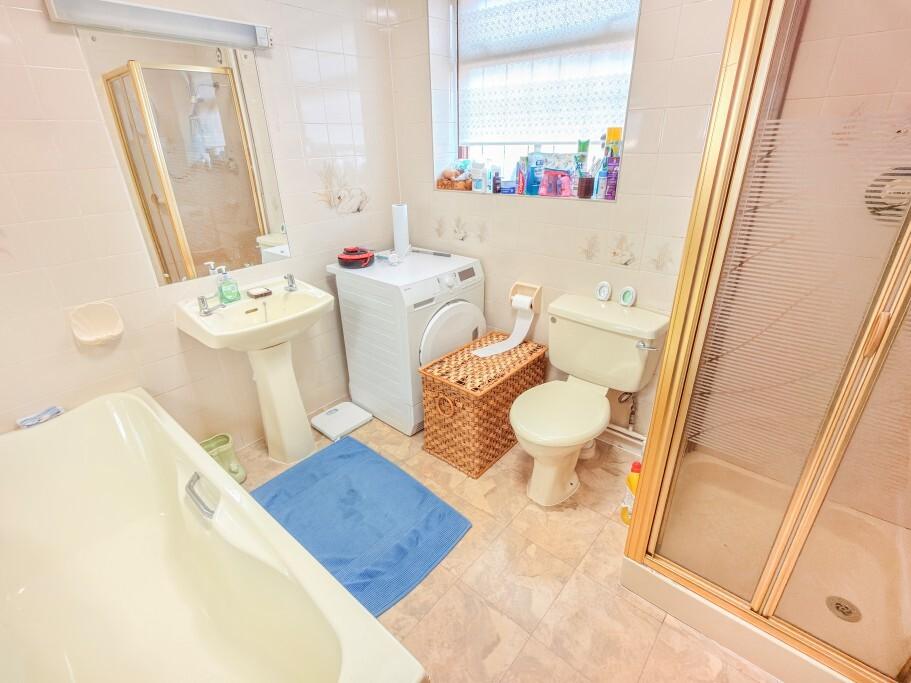 Bathroom G/Floor