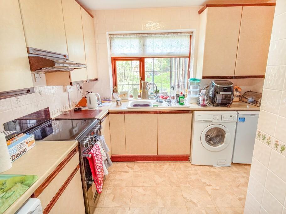 Kitchen Pic 1