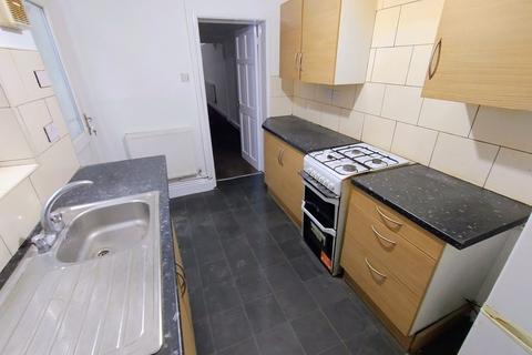 3 bedroom terraced house to rent, Merridale Street West, Wolverhampton WV3