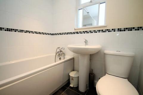 4 bedroom semi-detached house to rent, David Drive,  Harold Wood, RM3
