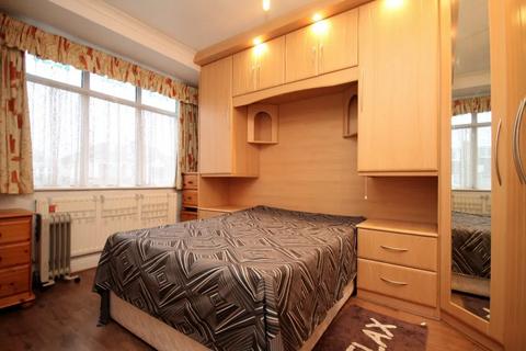 4 bedroom semi-detached house to rent, David Drive,  Harold Wood, RM3