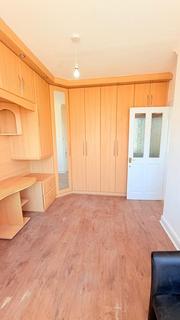 4 bedroom bungalow to rent, David Drive,  Romford, RM3