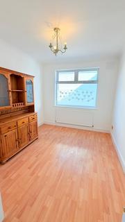4 bedroom bungalow to rent, David Drive,  Romford, RM3