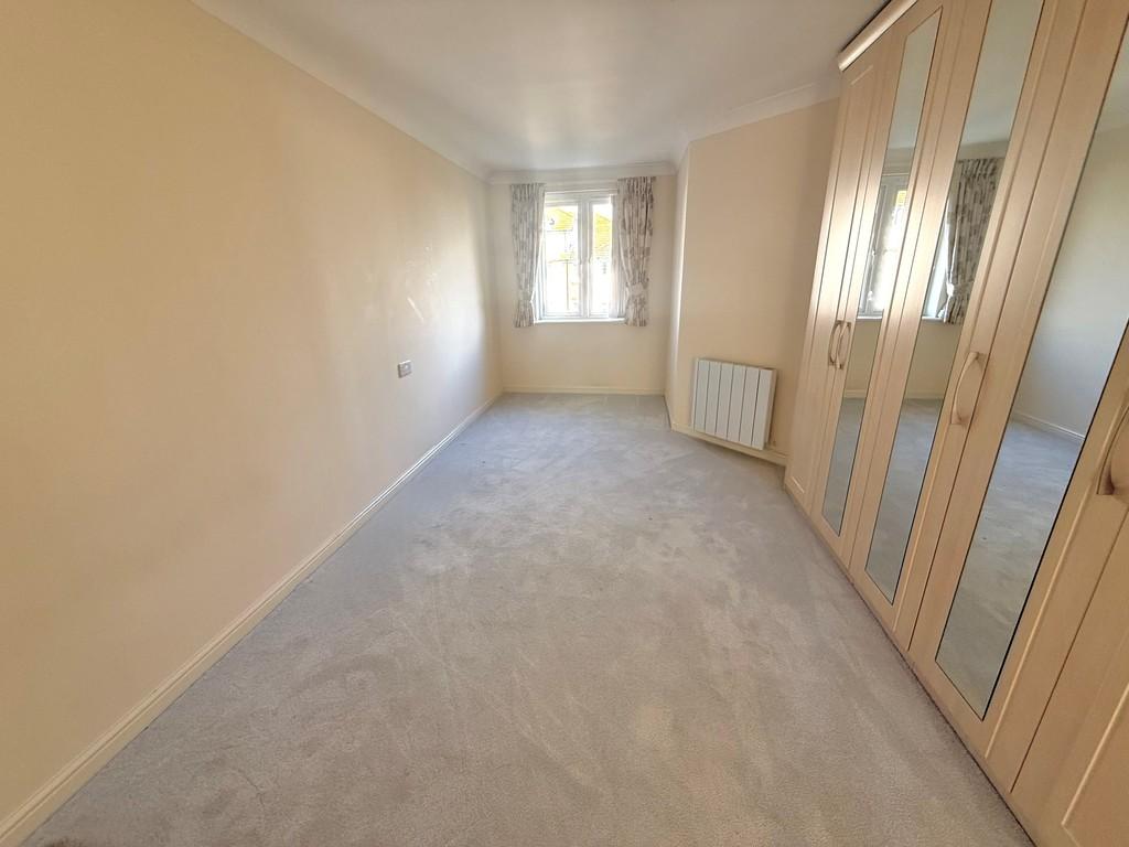 39 Milliers Court Bed2