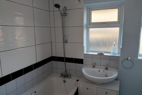 3 bedroom terraced house to rent, Wingfield Close, Wingfield, S61 4AA