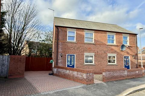3 bedroom semi-detached house to rent, Higgins Close, Newark