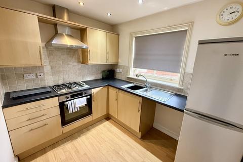 3 bedroom semi-detached house to rent, Higgins Close, Newark
