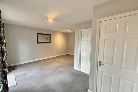 3 bedroom semi-detached house to rent, Higgins Close, Newark