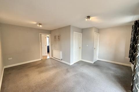 3 bedroom semi-detached house to rent, Higgins Close, Newark