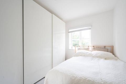 Fern Walk, Bermondsey, London, SE16