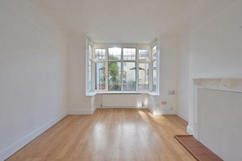 3 bedroom terraced house to rent, Princes Avenue, Watford, WD18