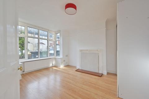 3 bedroom terraced house to rent, Princes Avenue, Watford, WD18