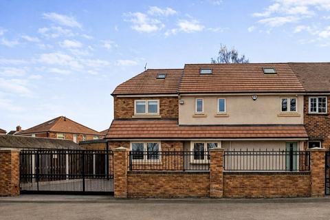 3 bedroom semi-detached house for sale, Windmill Avenue, Doncaster, DN12