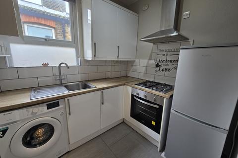 2 bedroom flat to rent, Eve Road, London N17