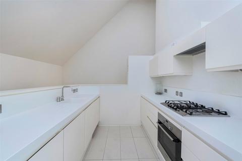3 bedroom flat to rent, Swallow Street, London