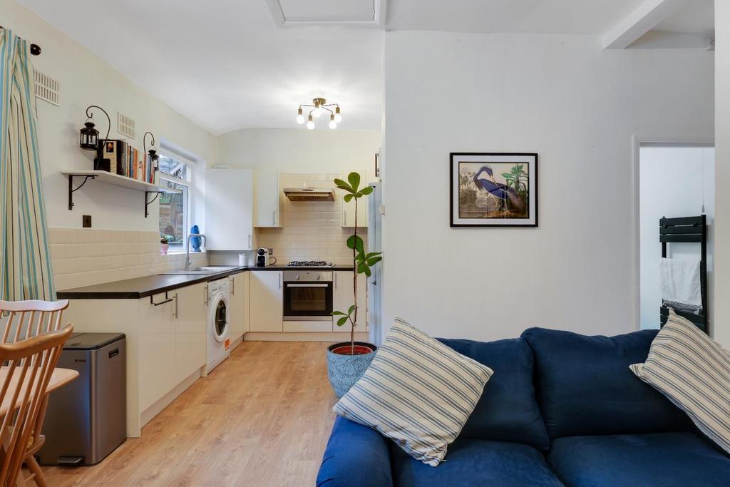 14-bd62 JHProp World - 3, 7 Sydenham Avenue - 16.jpg