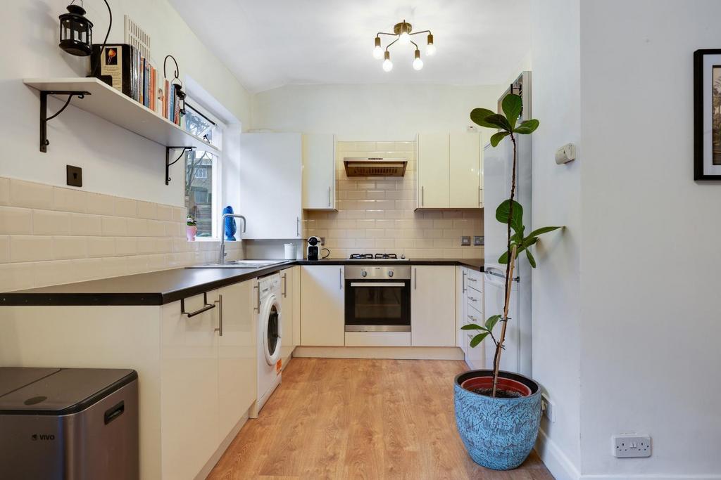 11-5a25 JHProp World - 3, 7 Sydenham Avenue - 7.jpg