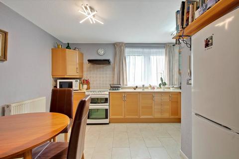 2 bedroom flat to rent, British Street, London E3