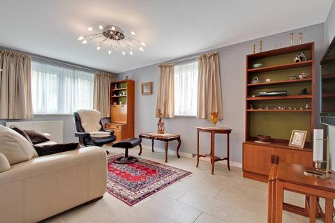 2 bedroom flat to rent, British Street, London E3