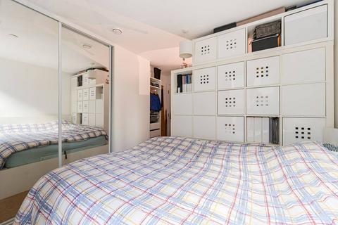 Parkside Avenue, Greenwich, London, SE10