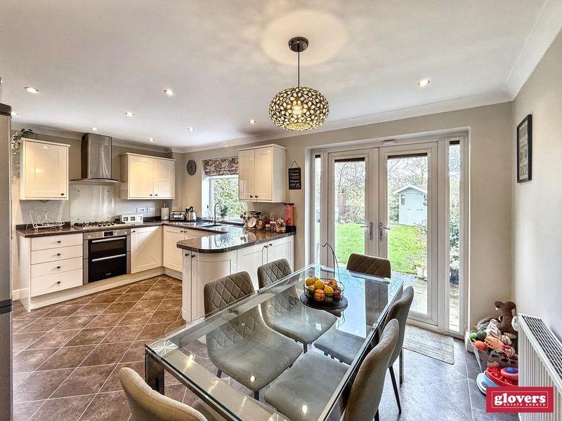 Dining kitchen