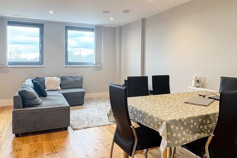 2 bedroom apartment to rent, Eastcote Avenue, Greenford UB6