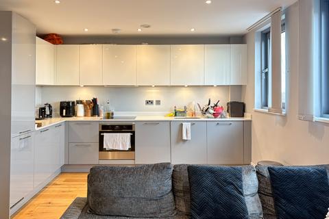 2 bedroom apartment to rent, Eastcote Avenue, Greenford UB6