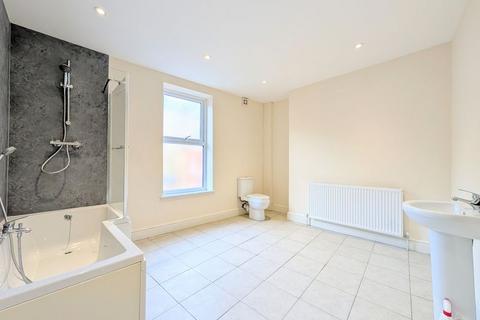 undefined, To Let - King Street, Southport Town Centre - Three Bedroom Apartment