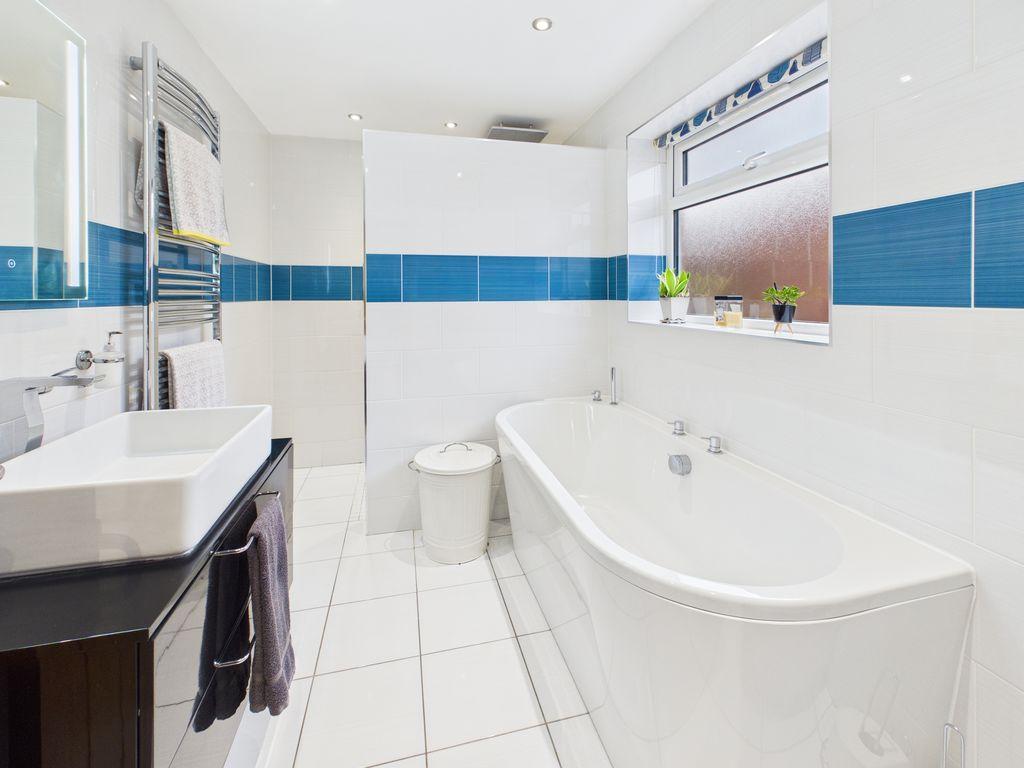 Master Bedroom En
