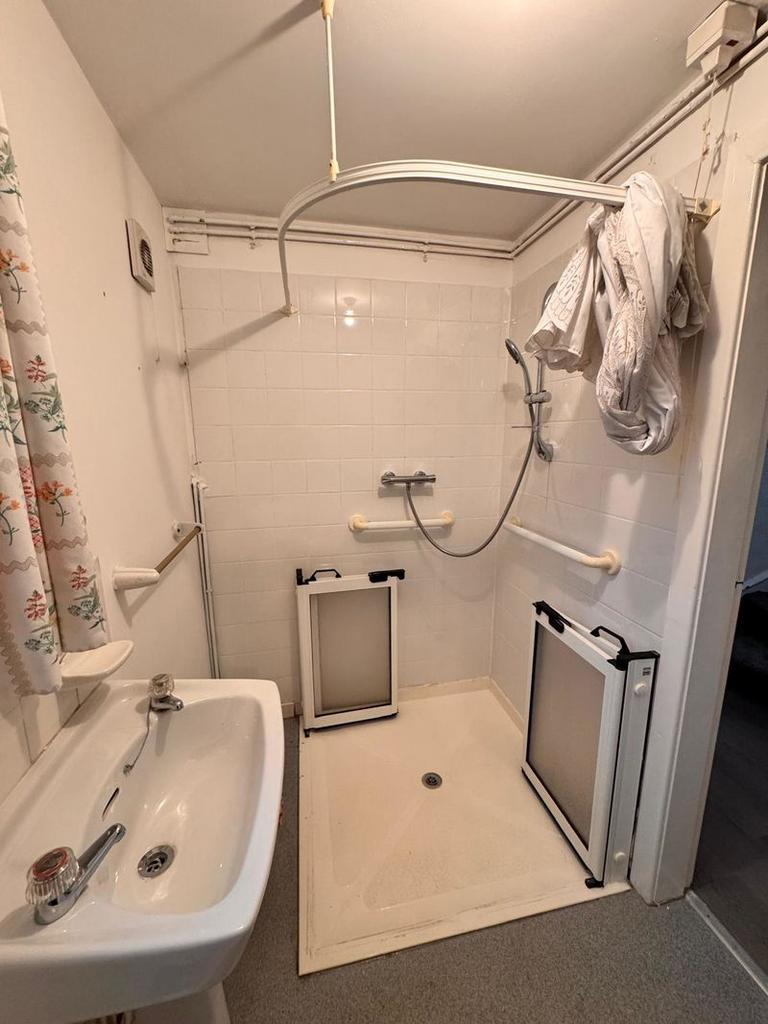 Bathroom downstairs