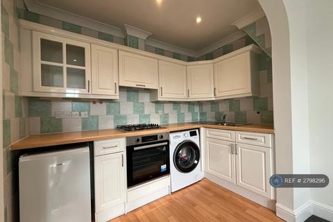 1 bedroom flat to rent, Howitt Road, London, NW3