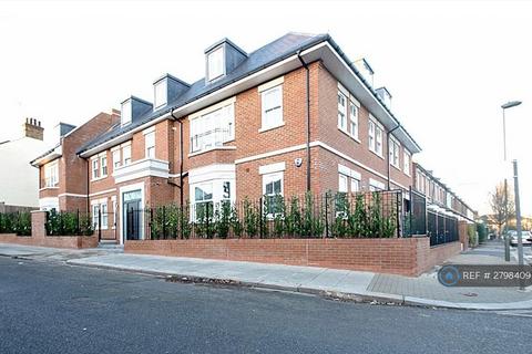 3 bedroom flat to rent, Tavern Lodge, London, N2