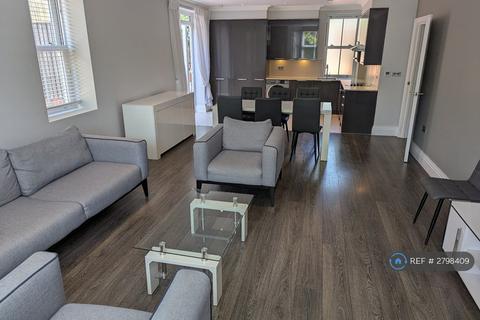 3 bedroom flat to rent, Tavern Lodge, London, N2